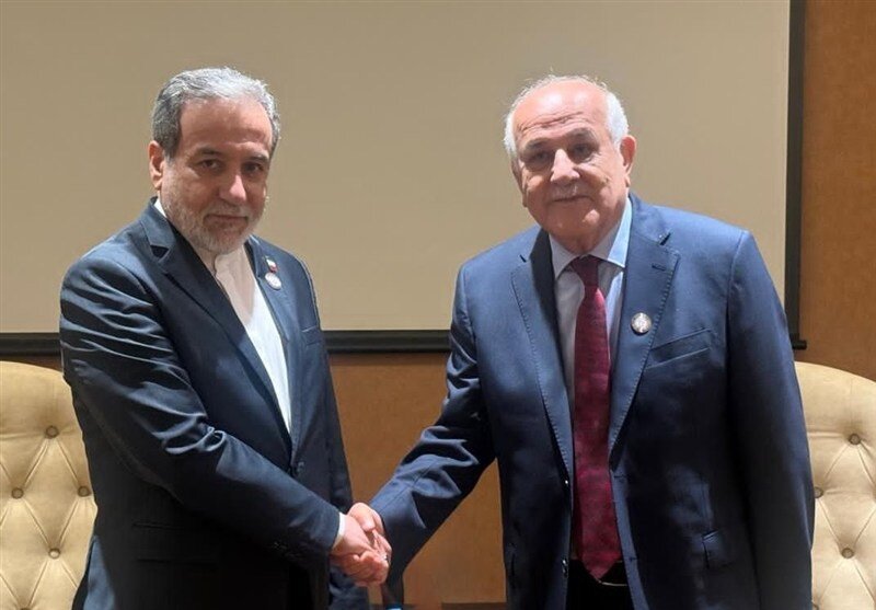 دیدار رئیس هیئت نمایندگی فلسطین در اجلاس جنبش تعهد با عراقچی دیدار رئیس هیئت نمایندگی فلسطین در اجلاس جنبش تعهد با عراقچی