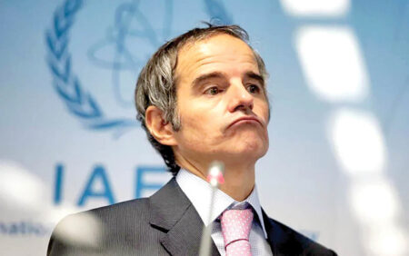 گروسی خواستار ادامه مذاکرات دیپلماتیک با ایران شد