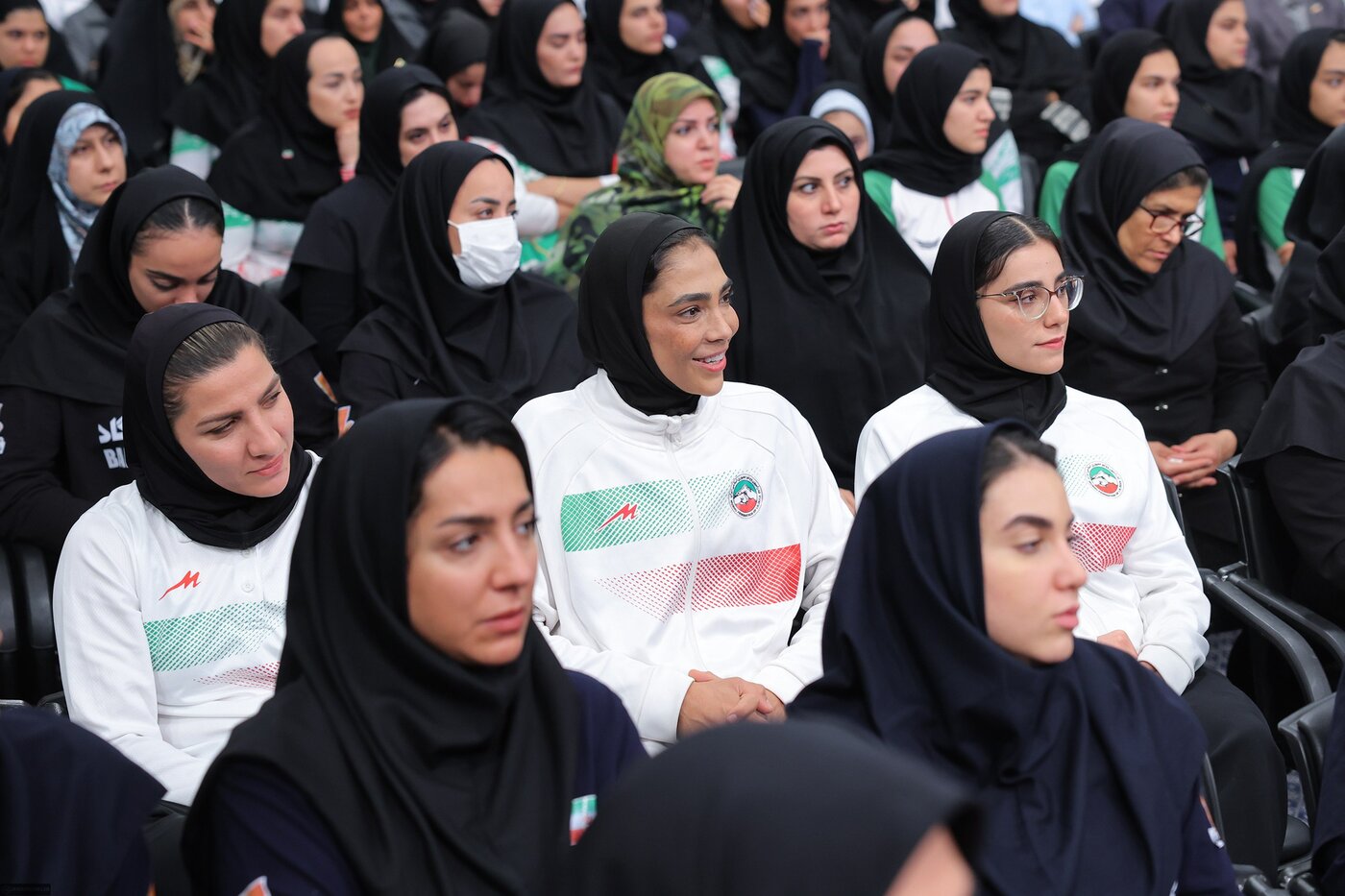 حجاب متفاوت دختران ورزشکار در بیت رهبری +عکس