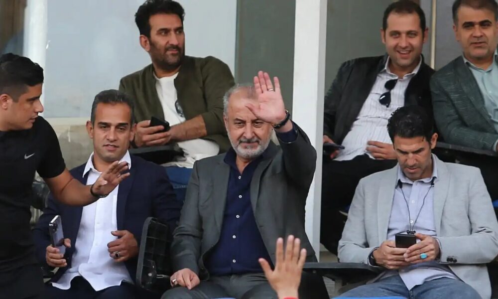 آقای درویش! تکلیف آن ۱۵ میلیارد تومان را مشخص کن، بعد برو! آقای درویش! تکلیف آن ۱۵ میلیارد تومان را مشخص کن، بعد برو!