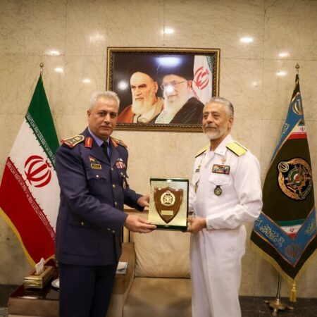 حضور رئیس دانشگاه دفاع ملی عراق در ستاد فرماندهی کل ارتش حضور رئیس دانشگاه دفاع ملی عراق در ستاد فرماندهی کل ارتش