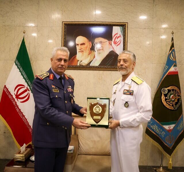 حضور رئیس دانشگاه دفاع ملی عراق در ستاد فرماندهی کل ارتش حضور رئیس دانشگاه دفاع ملی عراق در ستاد فرماندهی کل ارتش