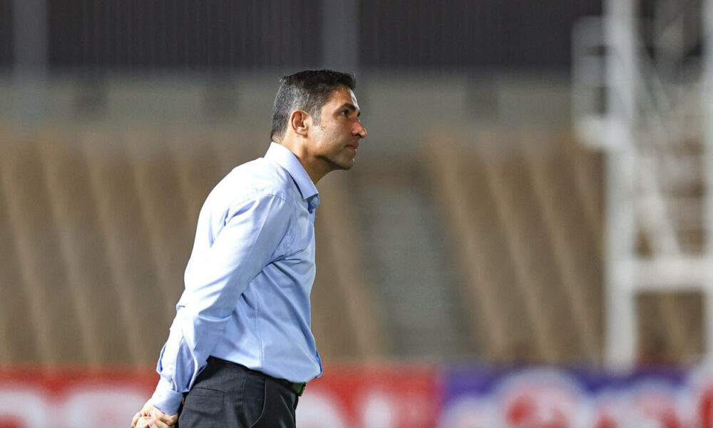 درس شبانه وحید هاشمیان روی آنتن زنده تلویزیون؛ بازی را باختی، اخلاق را نباز! درس شبانه وحید هاشمیان روی آنتن زنده تلویزیون؛ بازی را باختی، اخلاق را نباز!