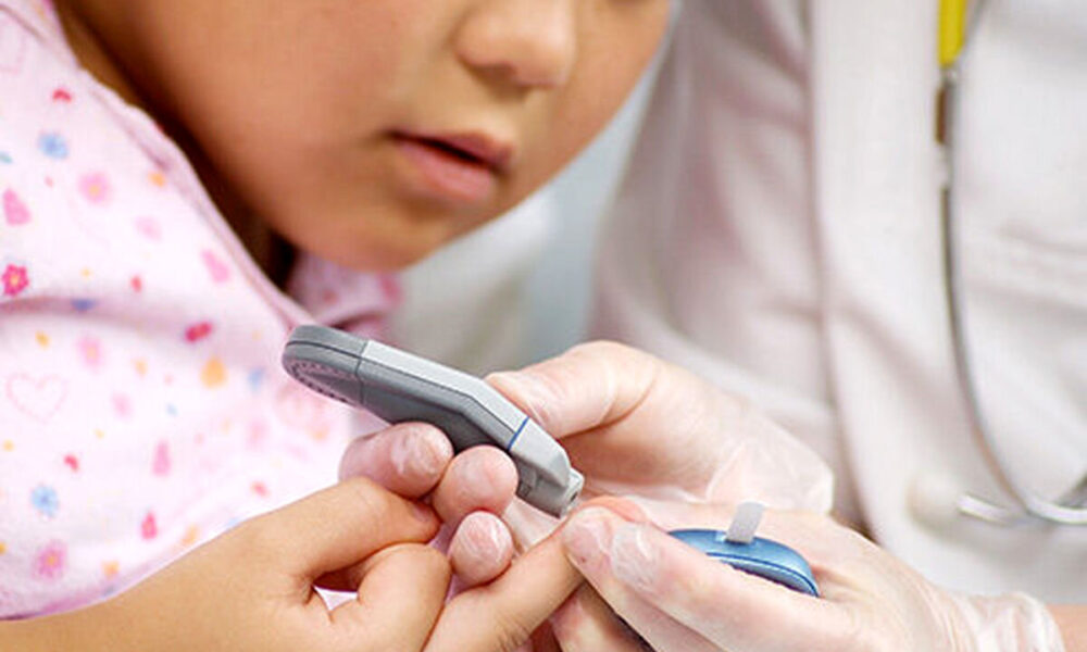 چرا کودکان دیابت می‌گیرند؟