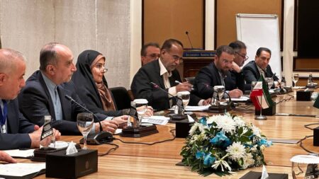 دیدار وزیر راه ایران با وزیران بازرگانی، مواصلات و راه‌آهن پاکستان؛ تاکید بر اجرای توافقات