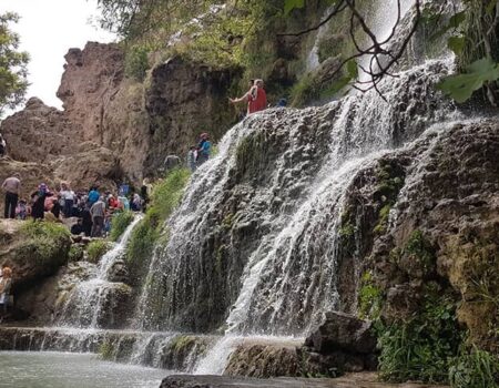 آبشار «نیاسر» برای گردشگران خطرآفرین شد!