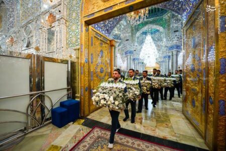 عکس/ گل‌آرایی ضریح امیرالمومنین برای ولادت عقیله بنی هاشم