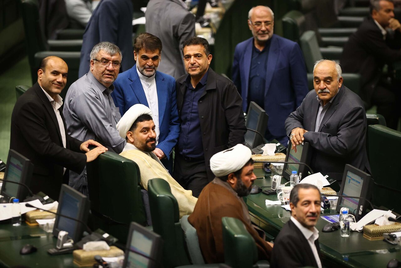 از اصلاح نظام بانکی با انحلال بانک آینده تا دیدار لاریجانی با نماینده عمان