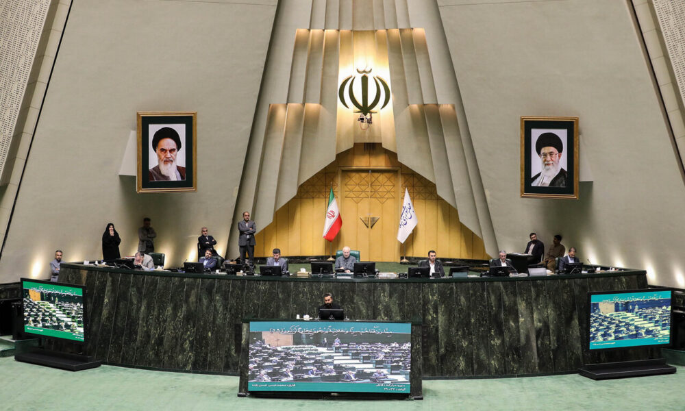 انحلال بانک آینده گام بزرگی برای مقابله با مافیای ثروت بود انحلال بانک آینده گام بزرگی برای مقابله با مافیای ثروت بود