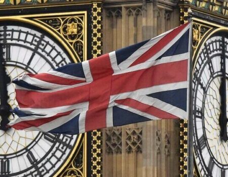 لندن در اقدامی سیاسی یک تاجر را به بهانه حمایت مالی از سپاه در فهرست تحریم قرار داد