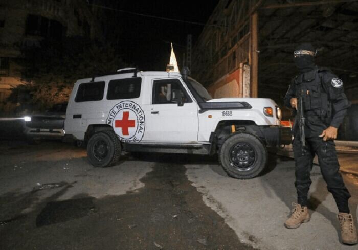 حماس جسد ۲ اسیر اسرائیلی را به صلیب سرخ تحویل میدهد حماس جسد ۲ اسیر اسرائیلی را به صلیب سرخ تحویل میدهد