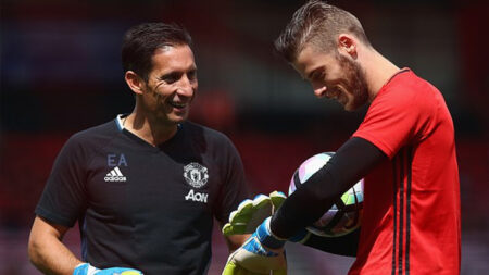 مربی سابق منچستریونایتد در پرسپولیس ماندنی شد