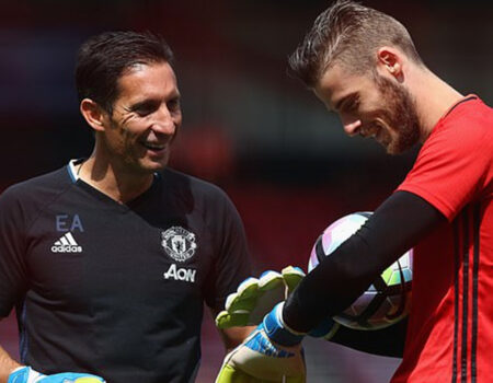 مربی سابق منچستریونایتد در پرسپولیس ماندنی شد