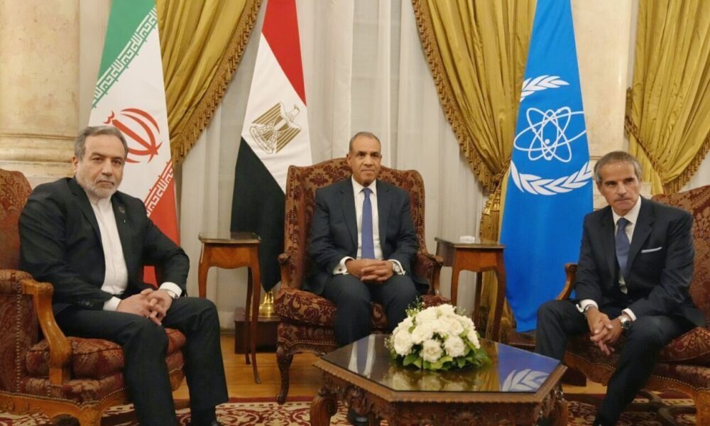 رایزنی تلفنی وزیر خارجه مصر با عراقچی و گروسی رایزنی تلفنی وزیر خارجه مصر با عراقچی و گروسی