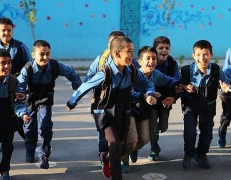 دانش‌آموزانی که برای دیده شدن فریاد می‌زنند