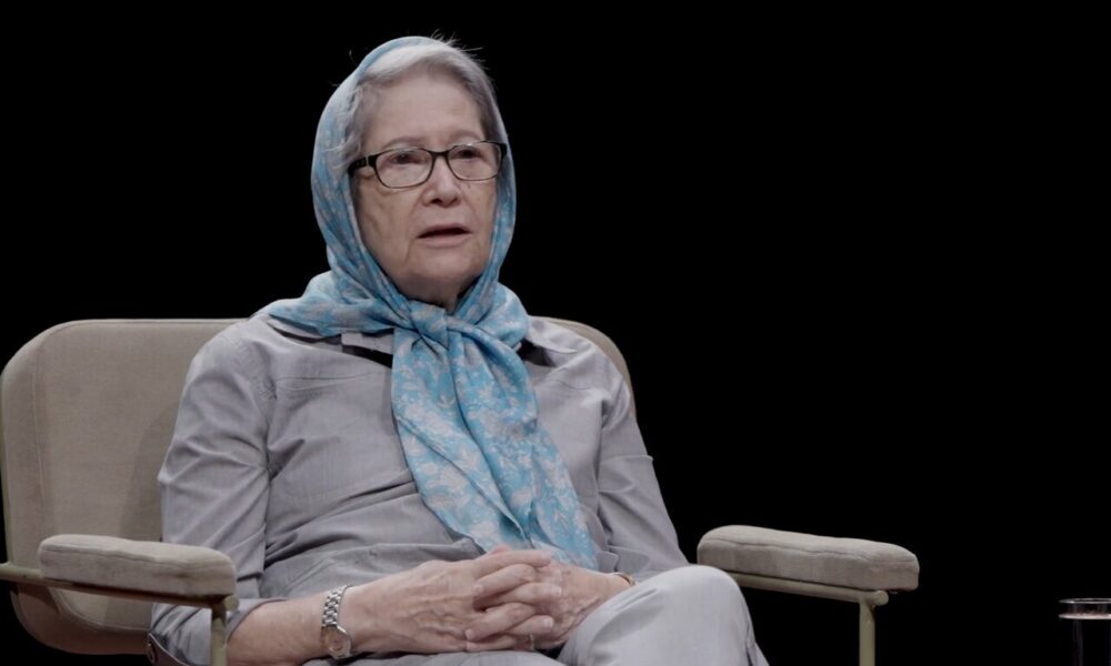 مینو محرز: هر ۱۰ سال یک بیماری جدید می‌آید/ به تلویزیون گفتم ایدز از هوا منتقل نمی‌شود!