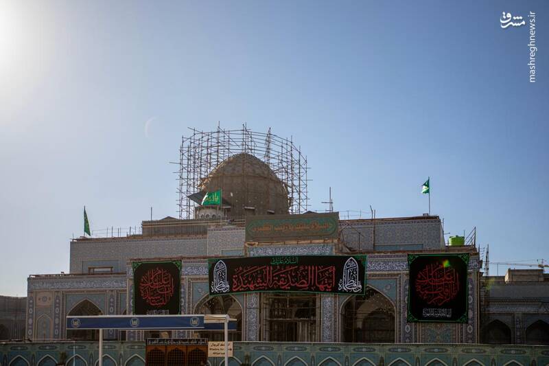 عکس/ نصب کتیبه‌های شهادت حضرت زهرا(س) در کربلا