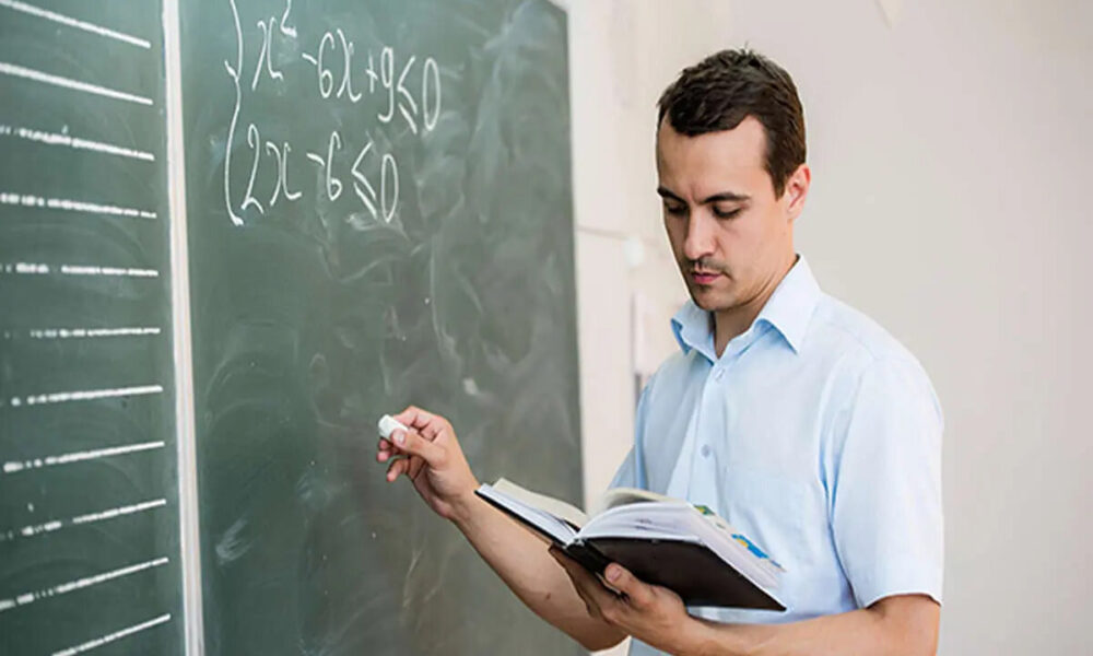 در گزینش معلمان به جای تمرکز بر مهارت، به دنبال مچ‌گیری اعتقادی هستند!