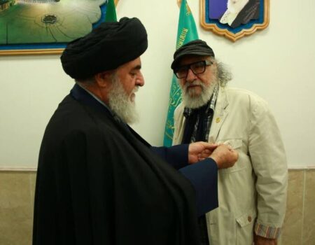 داریوش ارجمند خادم افتخاری مسجد جمکران شد +عکس