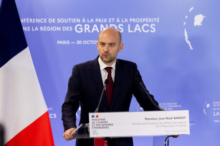 بارو: آزادی اتباع فرانسوی ارتباطی به بحث هسته‌ای ندارد؛ از اقدام ایران استقبال می‌کنم