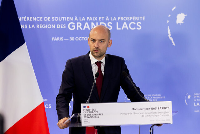 بارو: آزادی اتباع فرانسوی ارتباطی به بحث هسته‌ای ندارد؛ از اقدام ایران استقبال می‌کنم