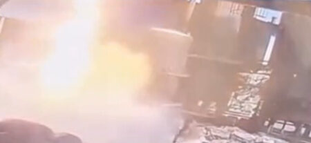 ویدیوی هولناک از لحظه انفجار شرکت پالایش نفت پارسیان ویدیوی هولناک از لحظه انفجار شرکت پالایش نفت پارسیان