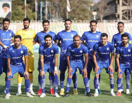 استقلالی‌ها برای دیدار با پرسپولیس راهی تهران شدند