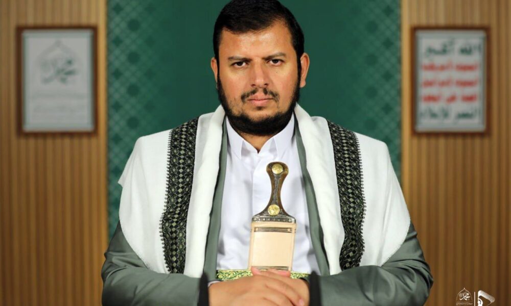 آمریکا و صهیونیسم می‌خواهند ملت‌ها را از سلاح و کرامتشان تهی کنند