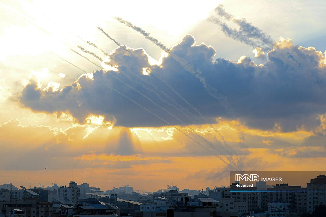 ۱۲ روزی که جهان را تکان داد