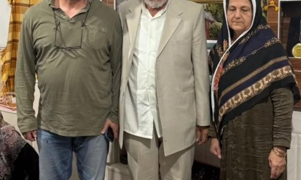 رسول خادم خانواده صابر کاظمی را سورپرایز کرد +عکس رسول خادم به روستای صابر کاظمی رفت +عکس