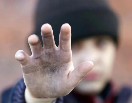 برای خروج کودکان کار از چرخه فقر این راه را امتحان کنید