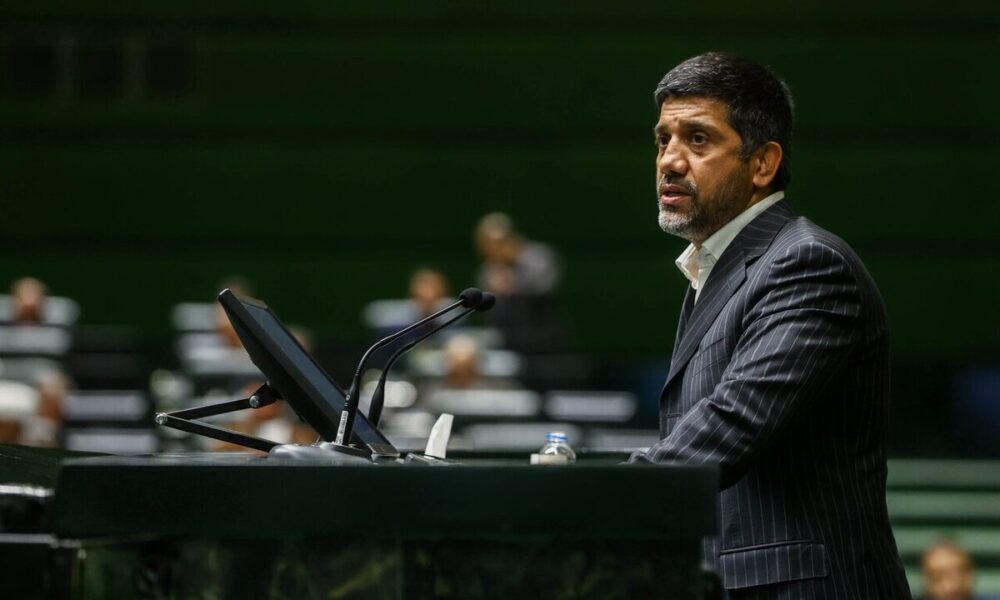 دبیر: برخی مسئولان کشور می‌ترسند بگویند اینترنشنال آشغال است!