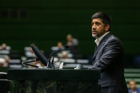 دبیر: برخی مسئولان کشور می‌ترسند بگویند اینترنشنال آشغال است!