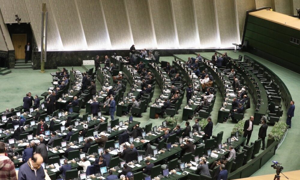 مجلس به دولت درباره تبعات افزایش قیمت بنزین هشدار داد