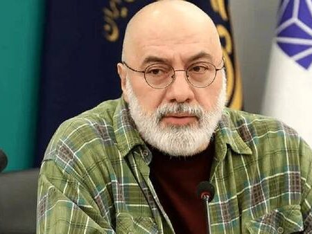 فرهاد قائمیان دبیر هنری جشنواره ایثار شد