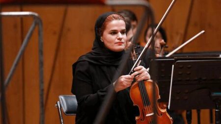 برای اولین‌بار، یک زن ارکستر سمفونیک تهران را رهبری کرد
