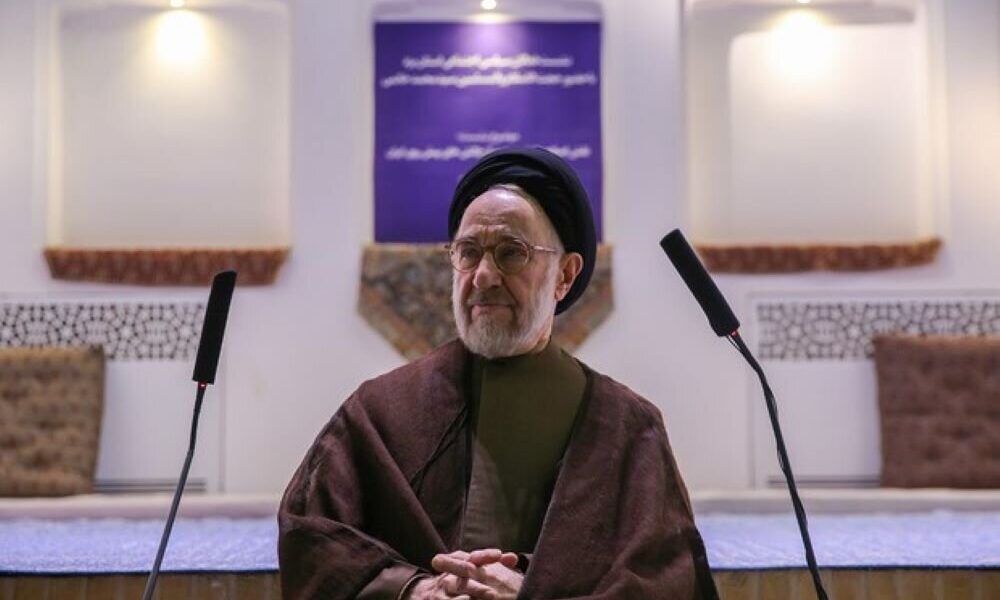 حمایت تمام‌قد خاتمی از دولت پزشکیان/ اگر نقدی دارید، طلبکارانه بیان نکنید!