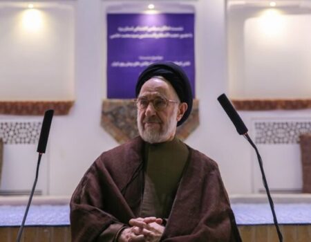 حمایت تمام‌قد خاتمی از دولت پزشکیان/ اگر نقدی دارید، طلبکارانه بیان نکنید!