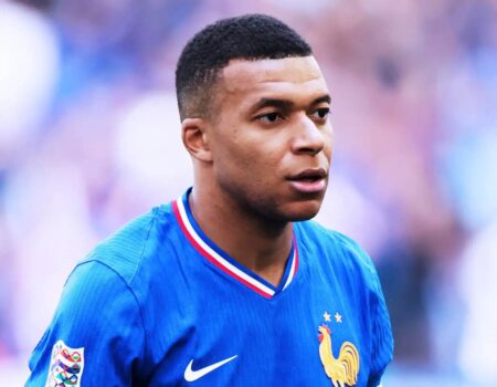 خبر بد برای علی دایی؛ امباپه در راه است!