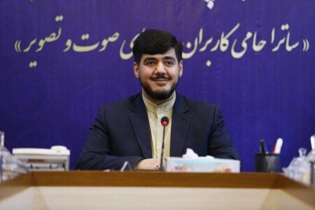 مجری جنجالی تلویزیون: محمدرضا شریفی‌نیا دایی من است