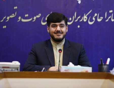 مجری جنجالی تلویزیون: محمدرضا شریفی‌نیا دایی من است