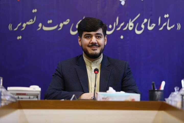 مجری جنجالی تلویزیون: محمدرضا شریفی‌نیا دایی من است