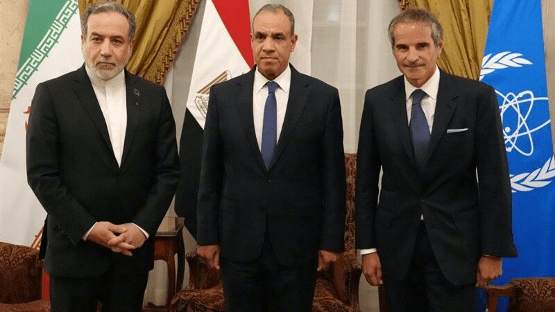 تماس تلفنی وزیر خارجه مصر با عراقچی و گروسی تماس تلفنی وزیر خارجه مصر با عراقچی و گروسی