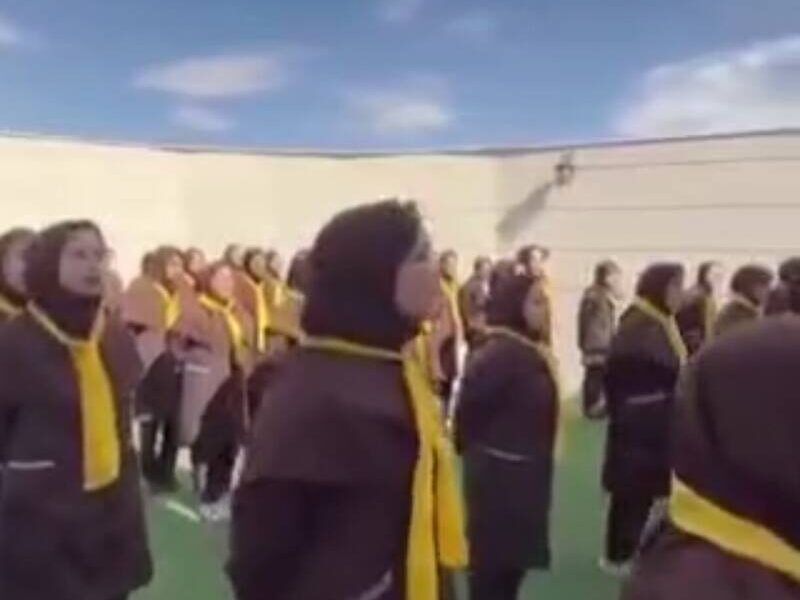 شعارهای تفرقه‌انگیز و جدایی‌طلبانه از دل مدرسه‌ای در ایران!