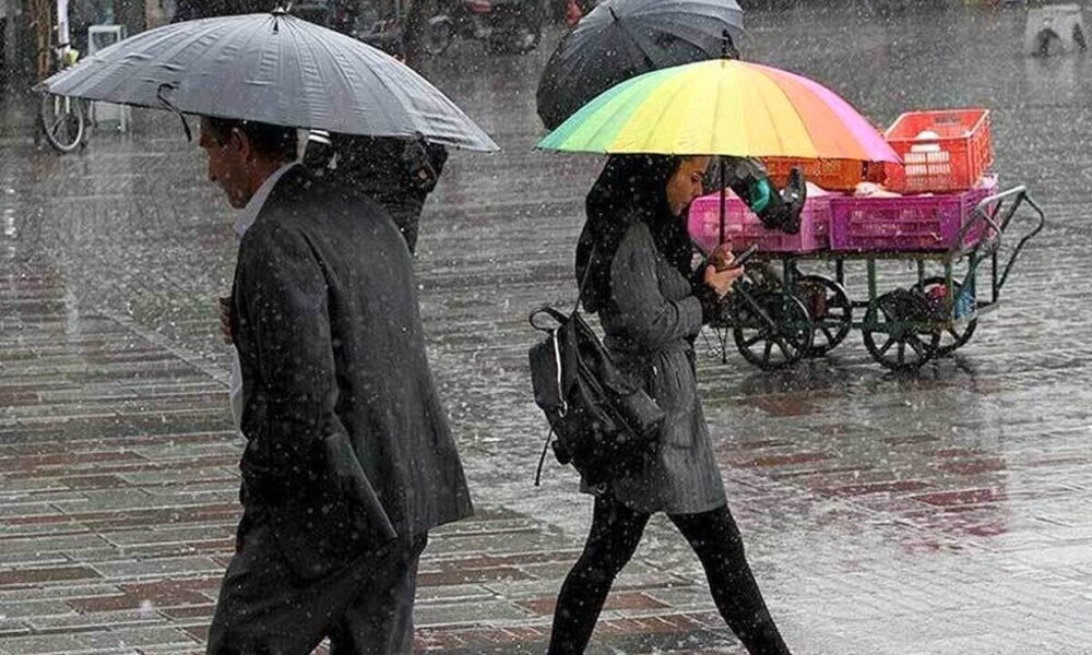 هجوم ابرهای سیاه به پایتخت؛ باران، برف و کولاک برای تهران پیشبینی شد هجوم ابرهای سیاه به پایتخت؛ باران، برف و کولاک برای تهران پیشبینی شد