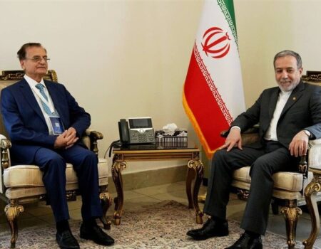 عراقچی: حمایت‌های ایران از دولت، مردم و مقاومت لبنان ادامه می‌یابد