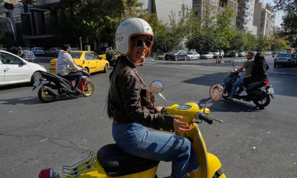 استاد حوزه علمیه قم: درباره موتورسواری بانوان حکم به جواز داده شده است استاد حوزه علمیه قم: درباره موتورسواری بانوان حکم به جواز داده شده است