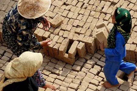 کودکی‌هایی که پای کوره‌ها آجر می‌شود