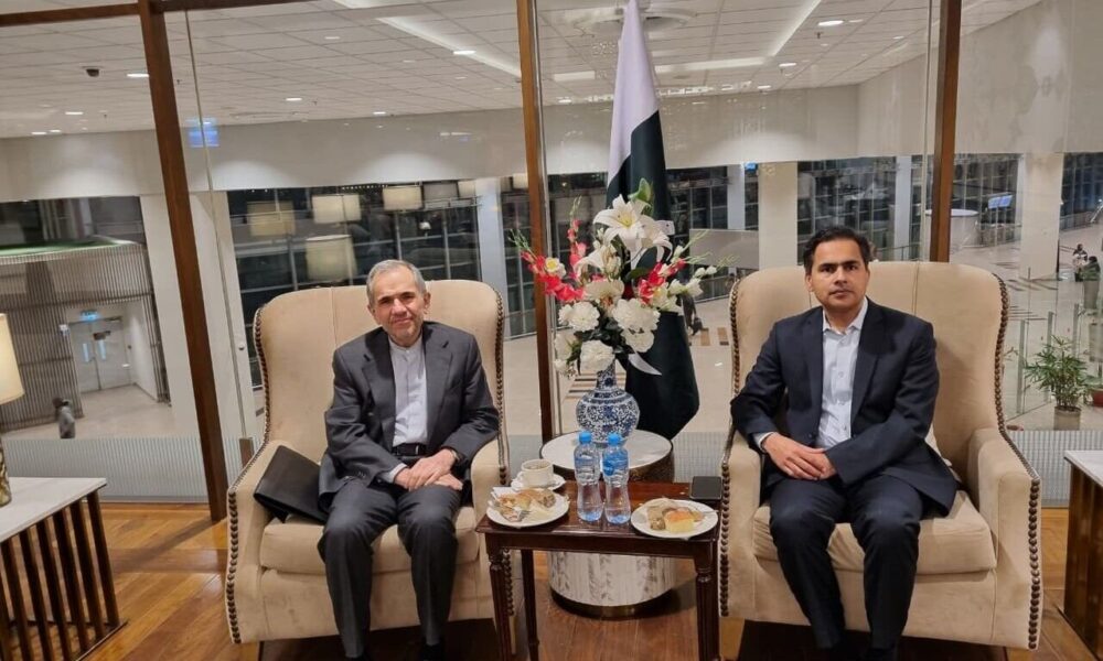 معاون سیاسی وزیر امور خارجه جمهوری اسلامی ایران وارد اسلام‌آباد شد