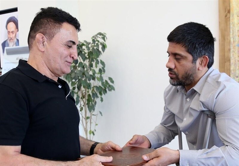 طعنه محمد بنا به تاج: چرا نمی‌توانی علیرضا دبیر باشی؟ +واکنش به ویدیوهای رسول خادم